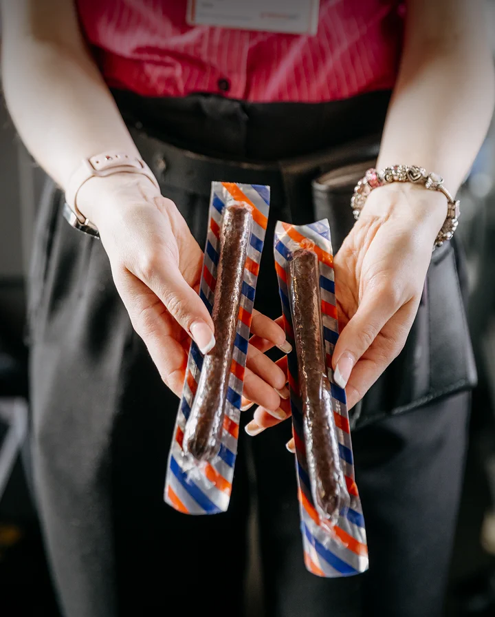 Úvodní obrázek - MMMaso tyčinky v rukou